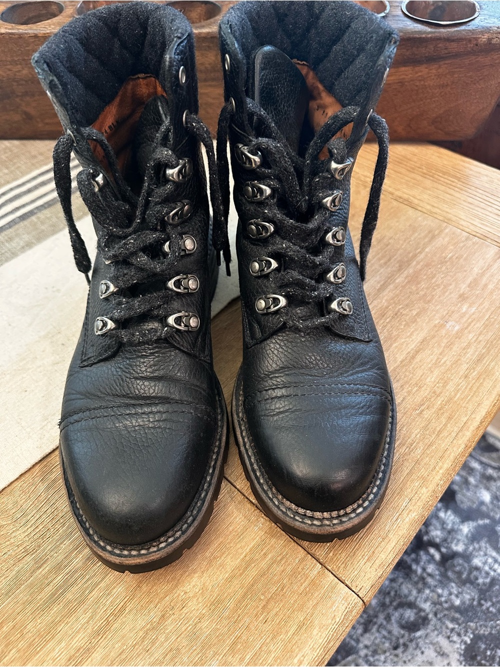Frye Samantha Hiker
Black Leather Lace-Up Hiking Boots